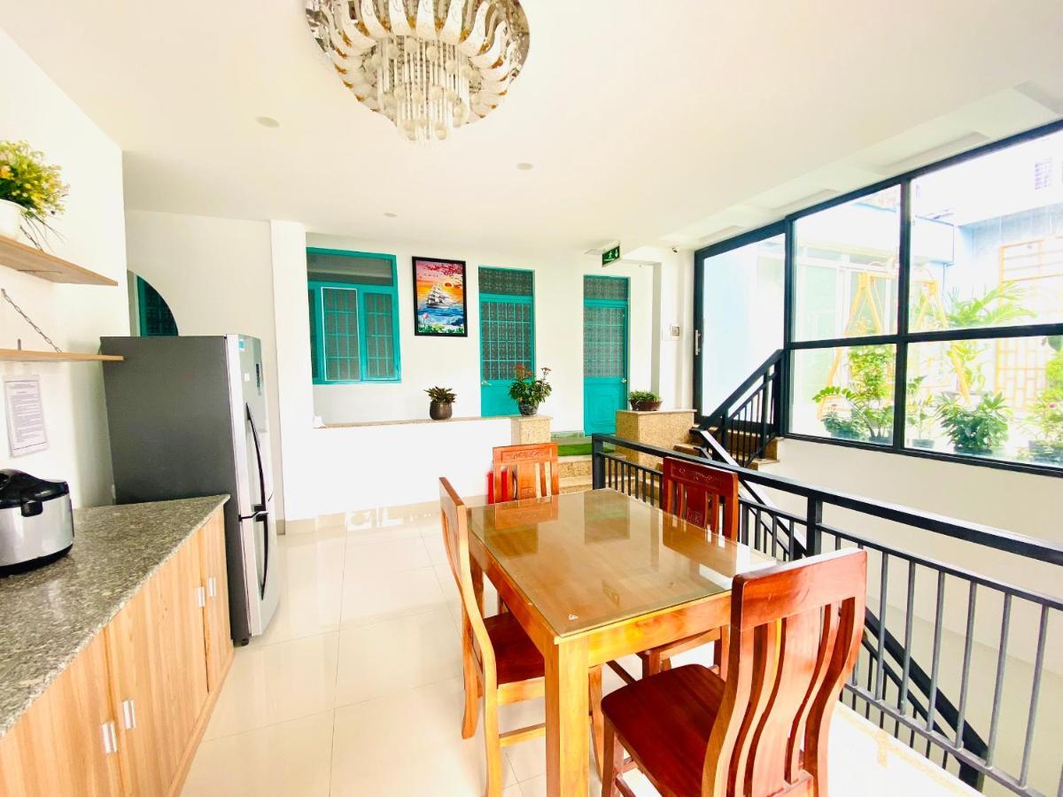 Moon'S House Homestay Куинён Экстерьер фото