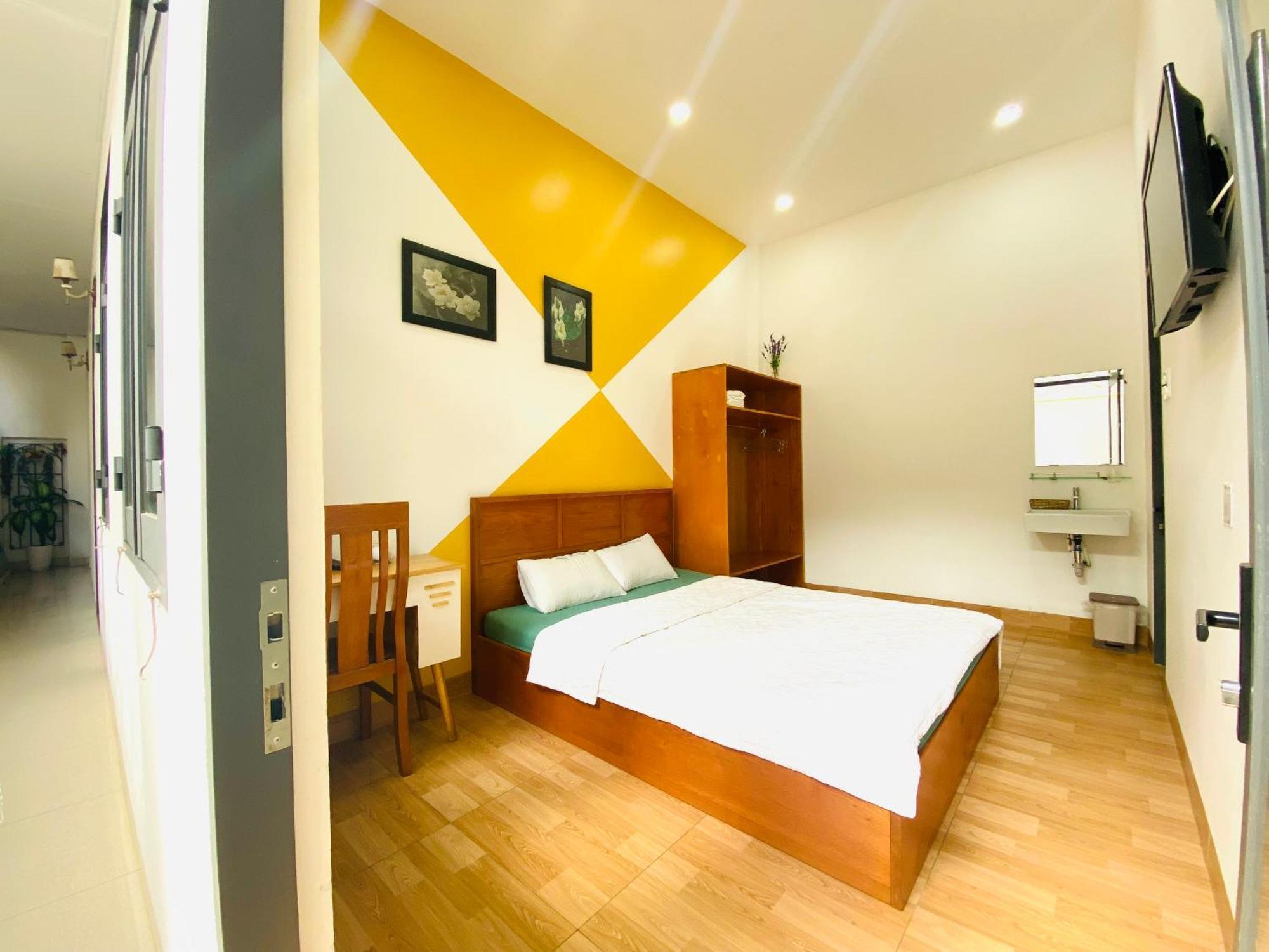 Moon'S House Homestay Куинён Экстерьер фото