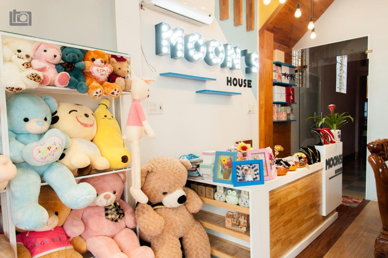 Moon'S House Homestay Куинён Экстерьер фото
